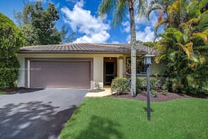 1400 Lakeview Cir, Coral Springs