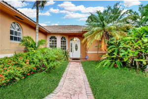 7661 Nw 165th Ter, Hialeah