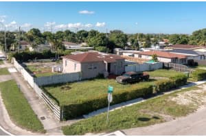 782 E 37th St, Hialeah