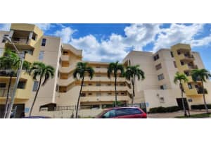 7921 Byron Ave 404, Miami Beach