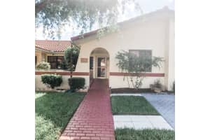 9560 Toledo Ln, Davie