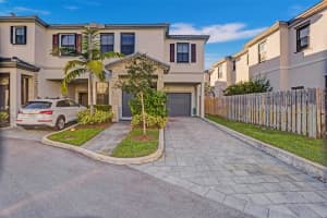 2823 Sw 16th Ter ., Fort Lauderdale