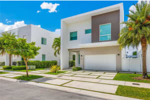 10560 Nw 67th Ter, Doral