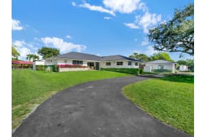 12201 Sw 64th St, Miami