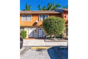 8360 Nw 8th St 11-2, Miami