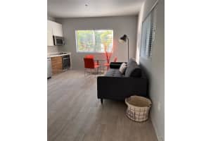 820 15th St 205, Miami Beach