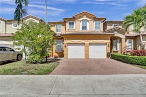 11207 Nw 74th Ter, Doral