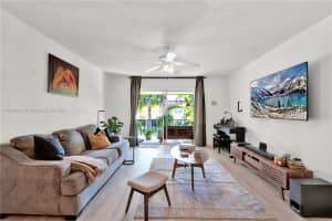 9108 Sw 137th Ter 14-3, Miami