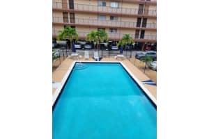 1075 W 68th St 219, Hialeah