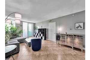 7800 Collins Ave 406, Miami Beach