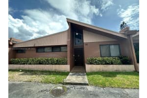 166 Sparrow Dr 4b, Royal Palm Beach