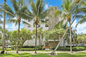 210 Sea View Dr 202, Key Biscayne