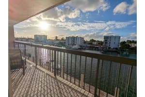 8100 Byron Ave 306, Miami Beach