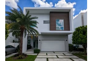 10581 Nw 67th Ter, Doral