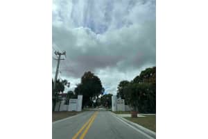 2061 Nw 47th Ter 405, Lauderhill