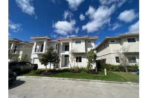 3523 Forest View Cir, Dania Beach