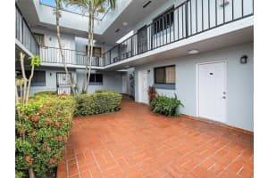 1270 W 41st St 105, Hialeah