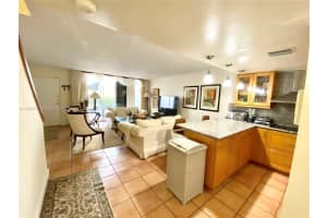 425 Grapetree Dr 211, Key Biscayne