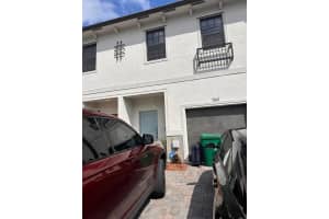 1750 W 56th St 221, Hialeah