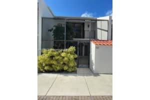 425 Grapetree Dr 207, Key Biscayne