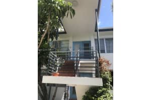 4720 Pine Tree Dr 17, Miami Beach