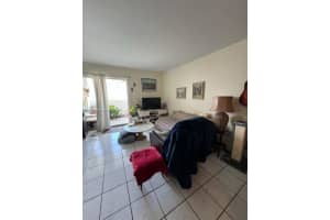 2000 Biarritz Dr 404, Miami Beach