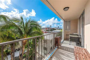 7921 Byron Ave 405, Miami Beach