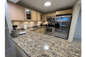 2301 Collins Ave 325, Miami Beach