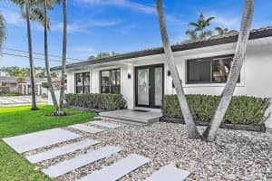 536 Hibiscus Dr, Hallandale Beach
