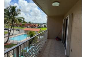 8517 Nw 7th St 304, Miami
