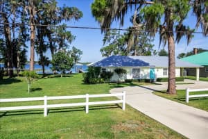 924 Lake Dr E, Lake Placid
