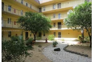 2831 Somerset Dr 206, Lauderdale Lakes