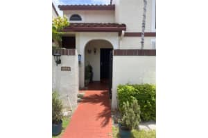 337 Ives Dairy Rd 337-06, Miami