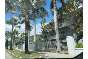 7403 Sw 82nd St 201n, Miami