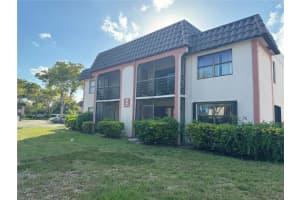 861 Ne 207th Ln 103-14, Miami