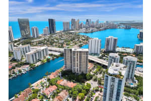 19667 Turnberry Way 3e, Aventura