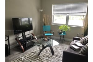 3075 Nw 7th St 401, Miami