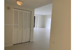201 Crandon Blvd 323, Key Biscayne