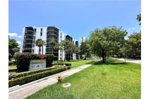 3475 N Country Club Dr 204, Aventura