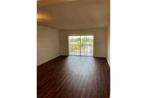 1000 Country Club Dr 404, Margate