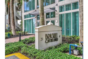 41 Se 5th St 1717, Miami