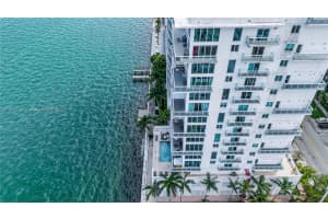 7939 East Dr 15, North Bay Village