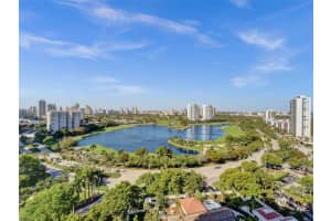 20281 E Country Club Dr 1609, Aventura
