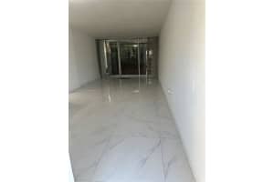 8810 Fontainebleau Blvd 115, Miami