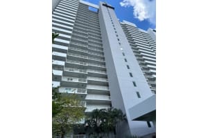 14951 Royal Oaks Ln 2204, North Miami