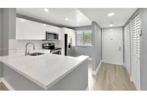 3571 Inverrary Dr 203, Lauderhill