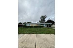 3083 E Avenue H E, Riviera Beach