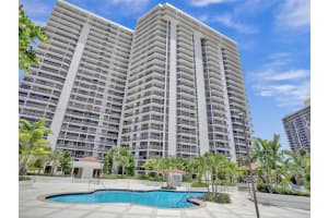 20281 E Country Club Dr 1904, Aventura