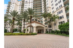20000 E Country Club Dr 416, Aventura