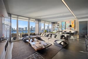 1000 Venetian Way 1408, Miami